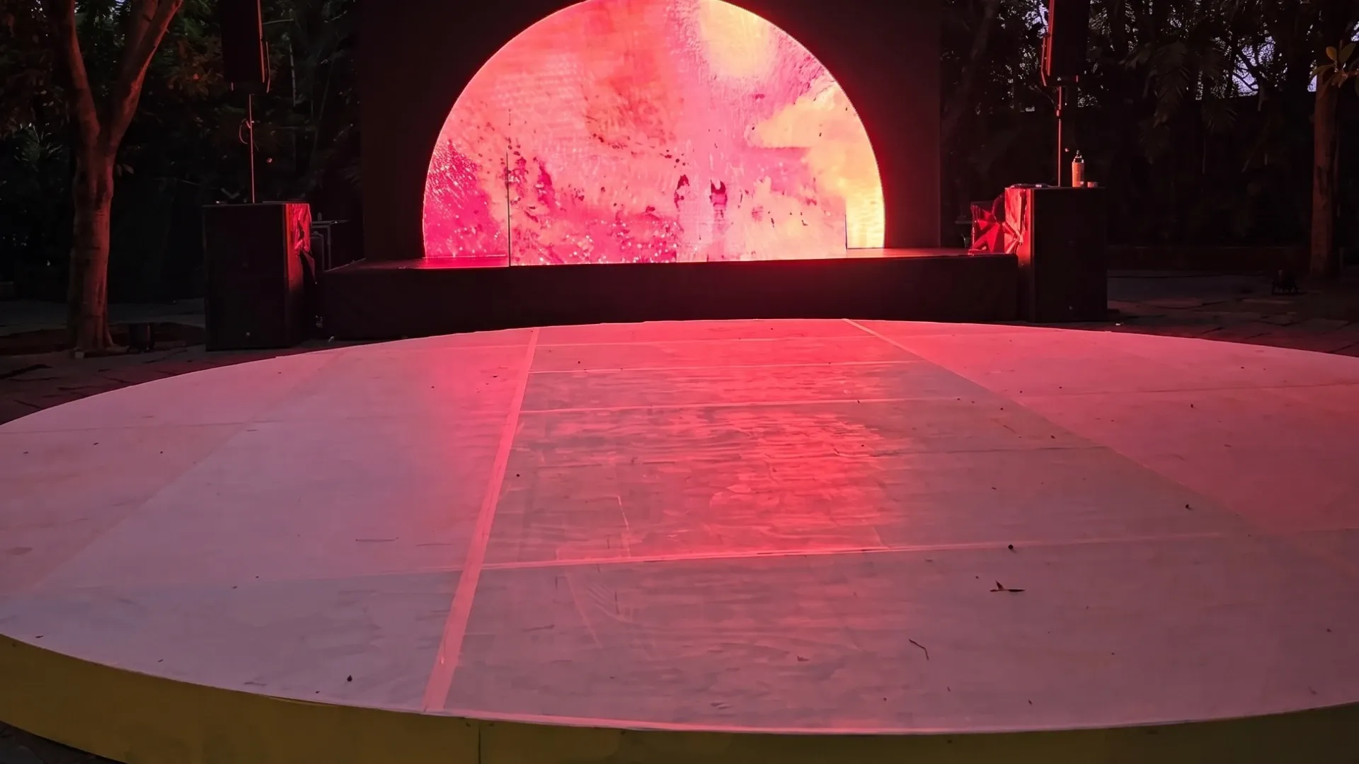Escenario completo para festival de música en Guadalajara